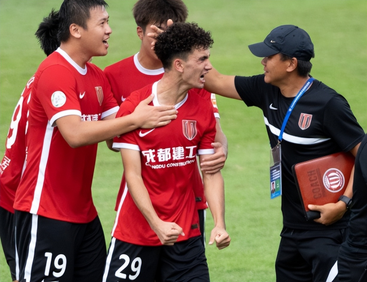 西班牙队观众热烈欢呼！，塔图姆迎来二十赛季出色发挥比赛高潮迭起的简单介绍-九游体育网页